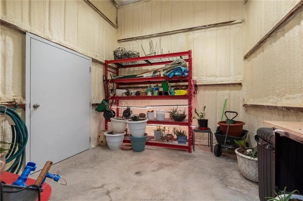 914 Axis Lane Franklin, TX 77856