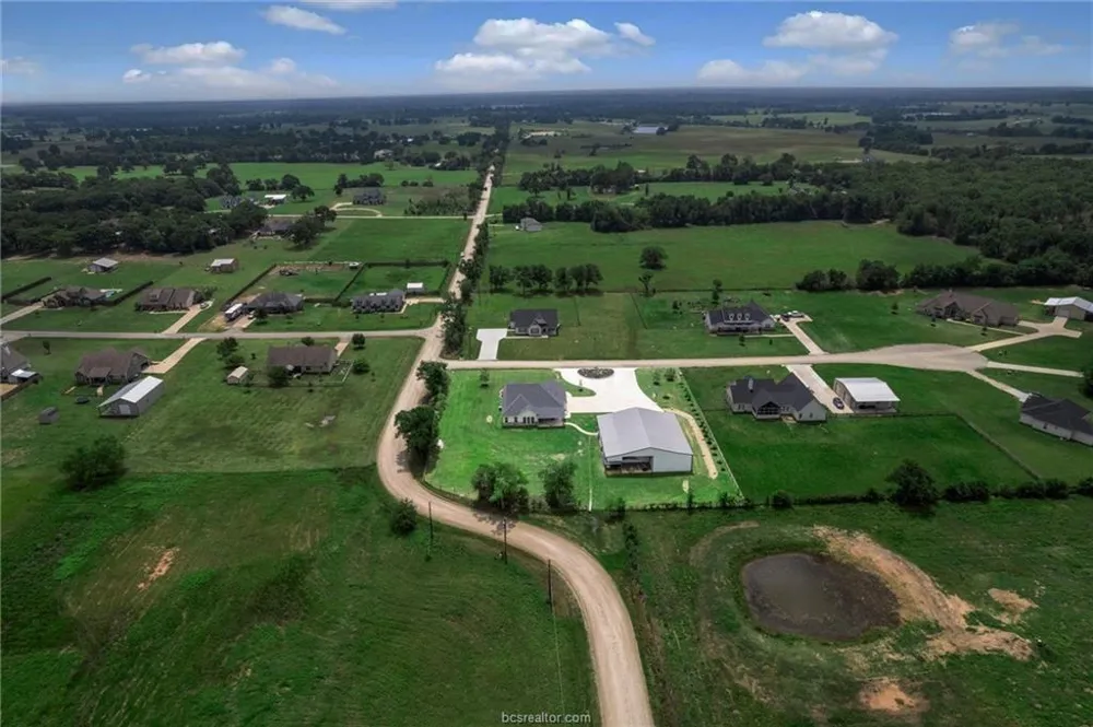 914 Axis Lane Franklin, TX 77856