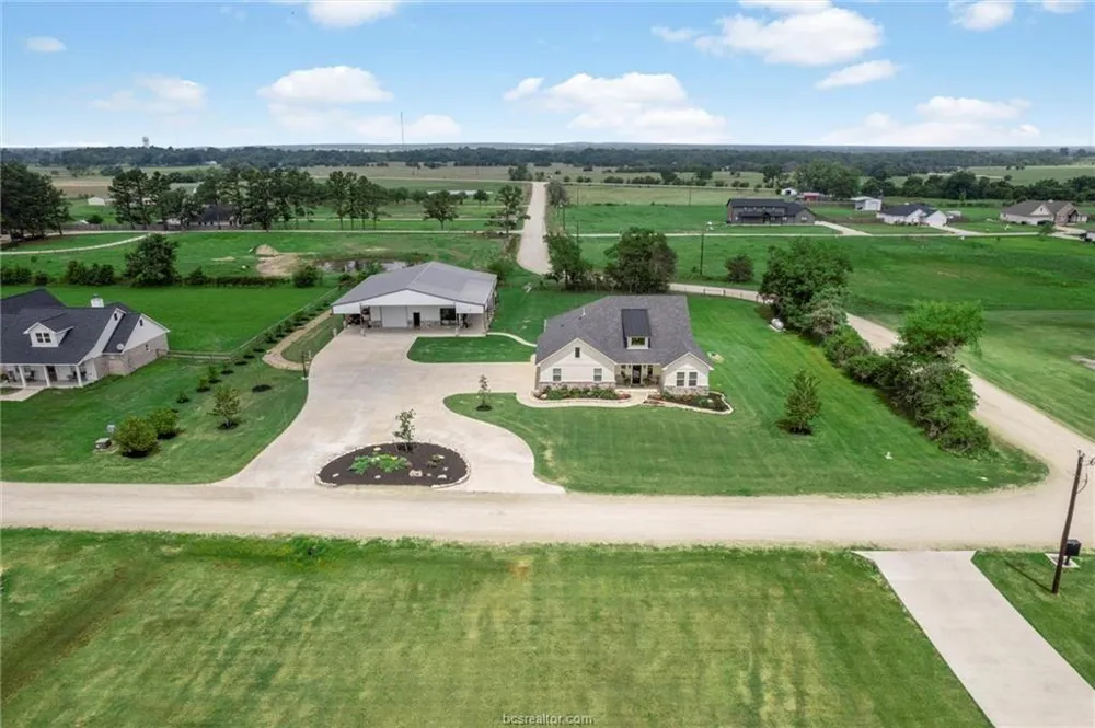 914 Axis Lane Franklin, TX 77856