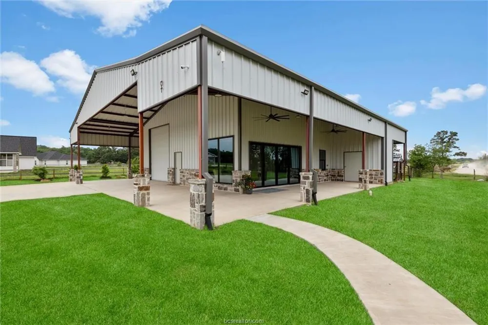 914 Axis Lane Franklin, TX 77856