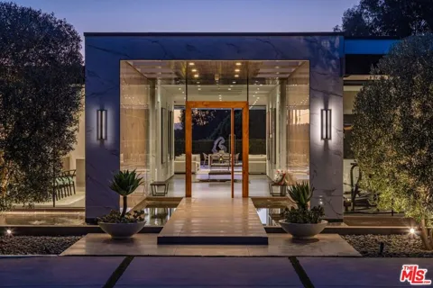2002 LOMA VISTA DRIVE