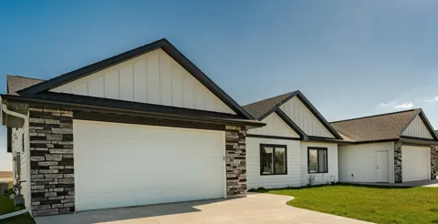 158 Sandstone Drive NW