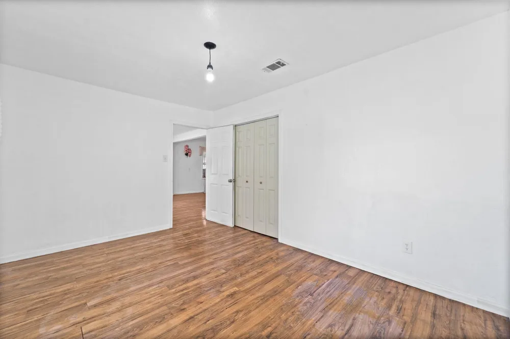 401 Lee Avenue Anahuac, TX 77514
