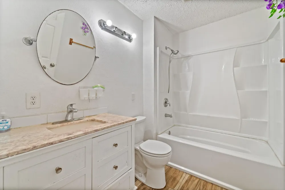401 Lee Avenue Anahuac, TX 77514