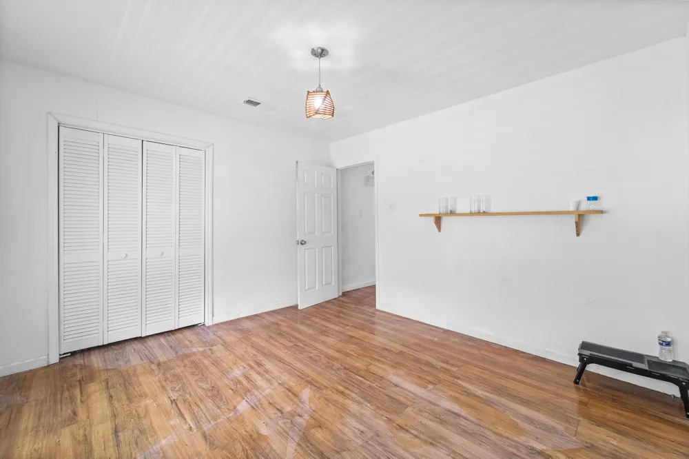 401 Lee Avenue Anahuac, TX 77514