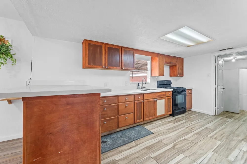 401 Lee Avenue Anahuac, TX 77514