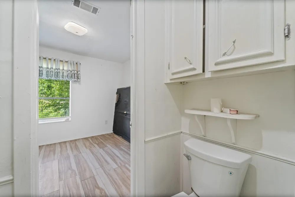 401 Lee Avenue Anahuac, TX 77514