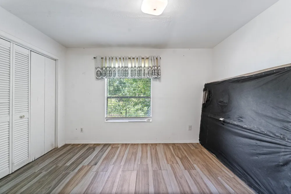 401 Lee Avenue Anahuac, TX 77514