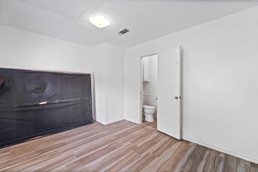401 Lee Avenue Anahuac, TX 77514