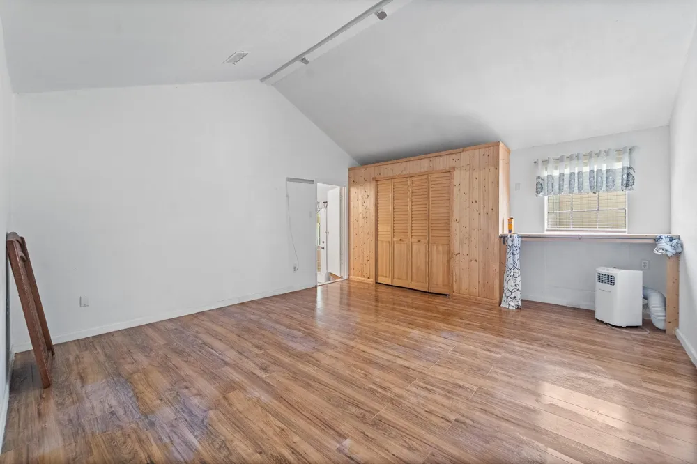 401 Lee Avenue Anahuac, TX 77514