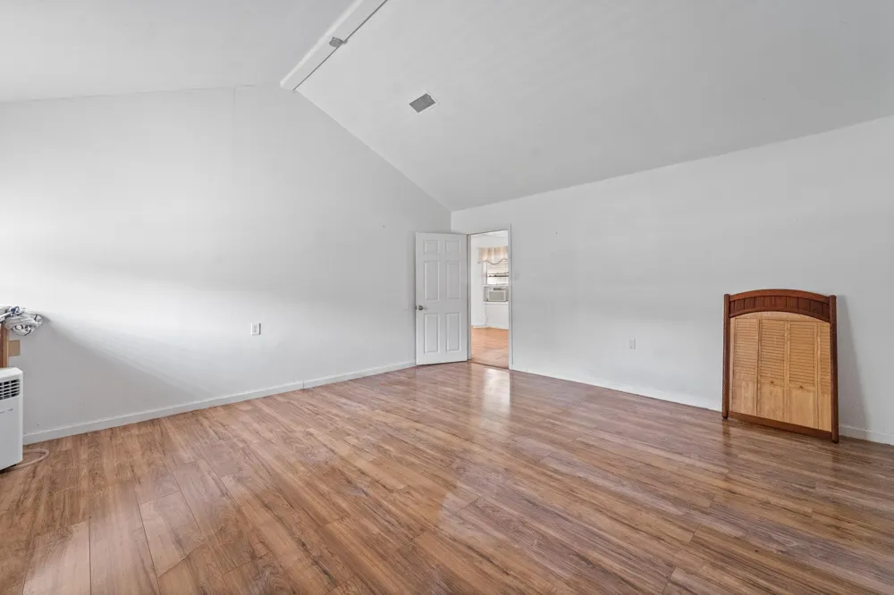 401 Lee Avenue Anahuac, TX 77514