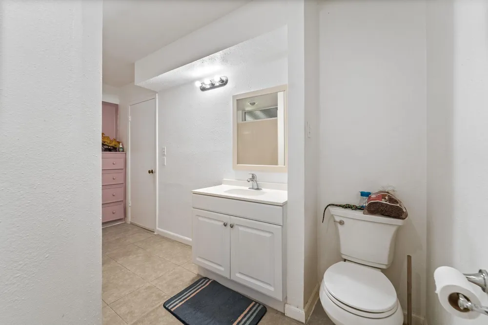 401 Lee Avenue Anahuac, TX 77514