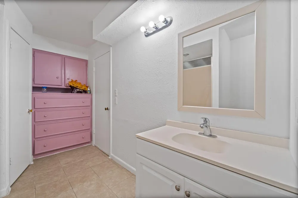 401 Lee Avenue Anahuac, TX 77514