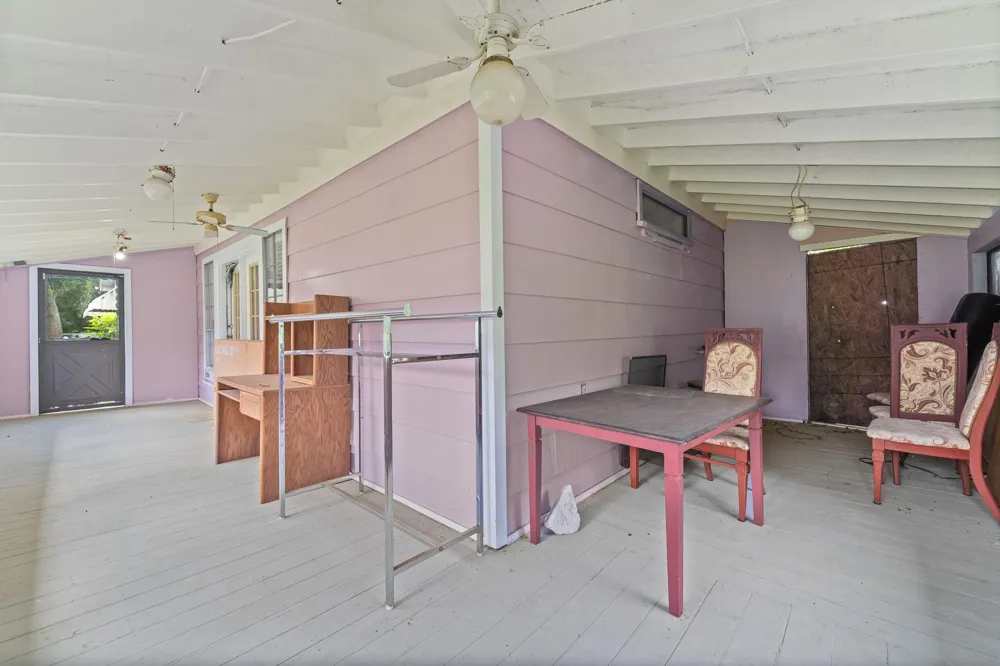 401 Lee Avenue Anahuac, TX 77514