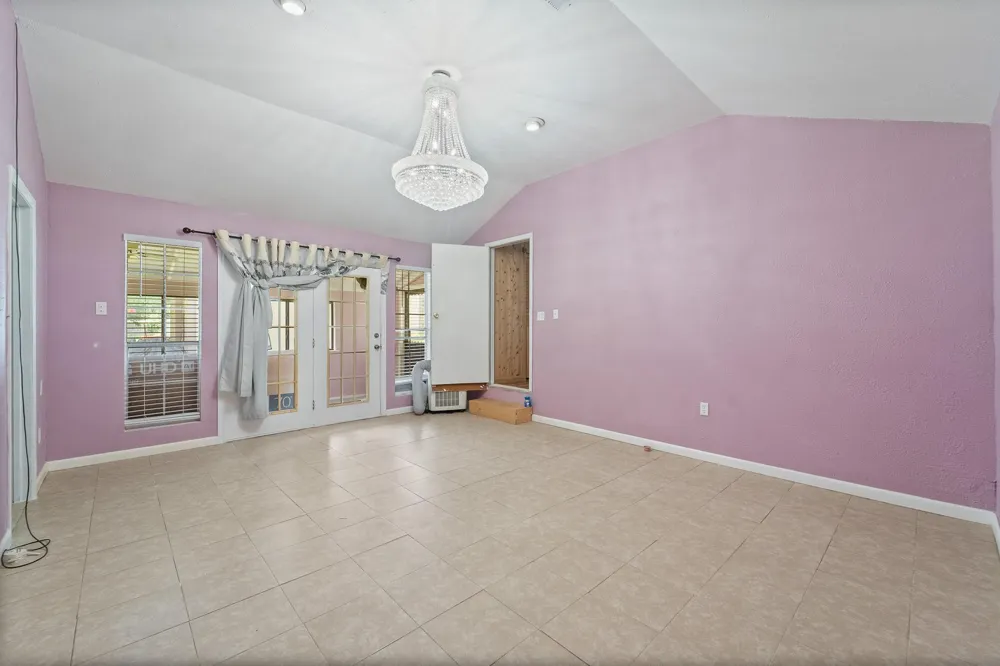 401 Lee Avenue Anahuac, TX 77514