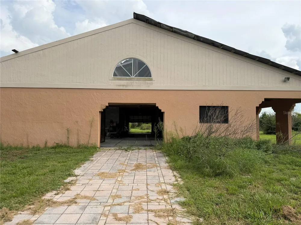 ADAMS BARN ROAD Auburndale, FL 33823