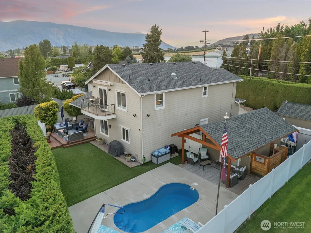 11 Lizzie Lane Manson, WA 98831