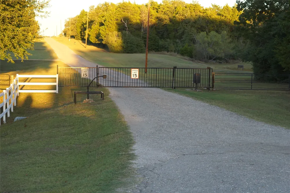 1135 Private Road 7039 Lexington, TX 78947