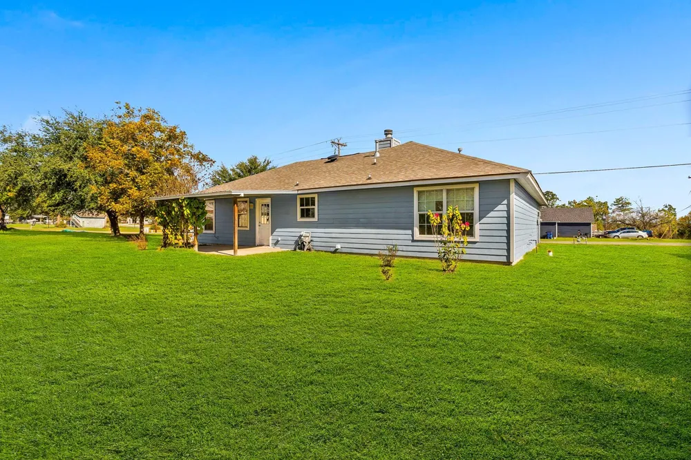 1060 Yaupon Cove Drive Onalaska, TX 77360