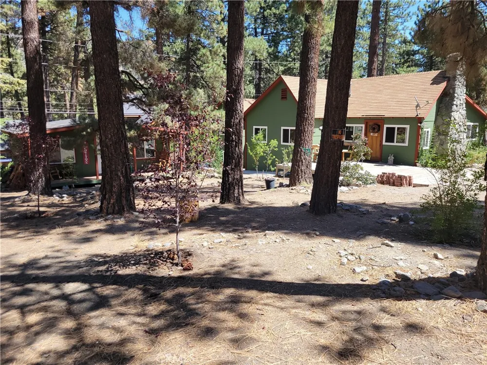 1116 Lark Road Wrightwood, CA 92397