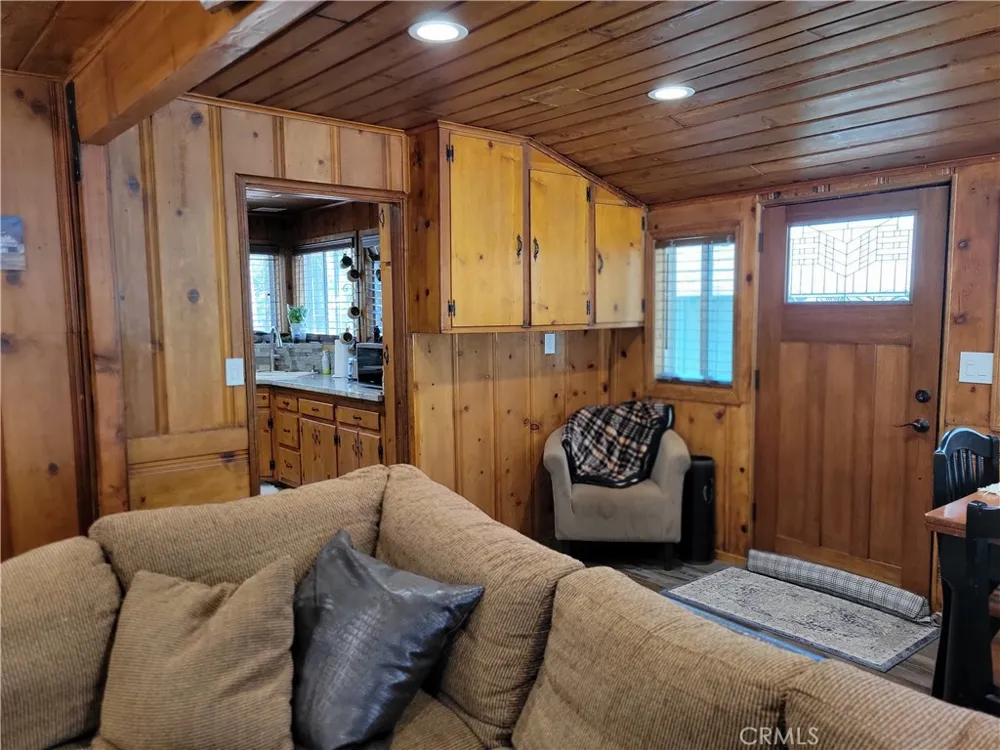 1116 Lark Road Wrightwood, CA 92397