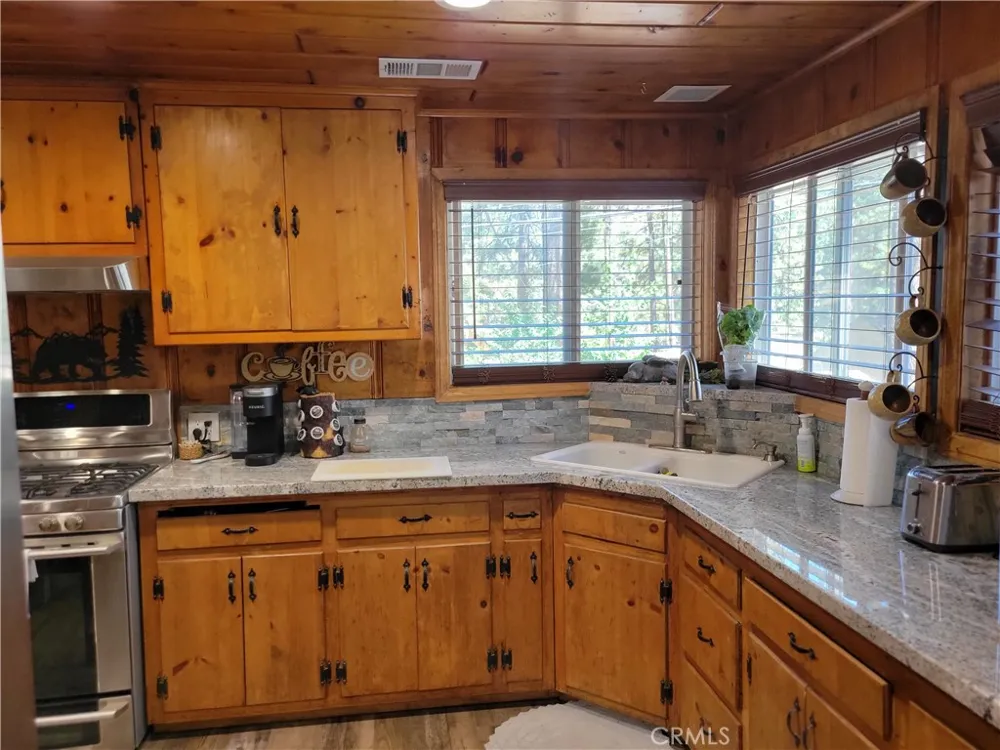 1116 Lark Road Wrightwood, CA 92397
