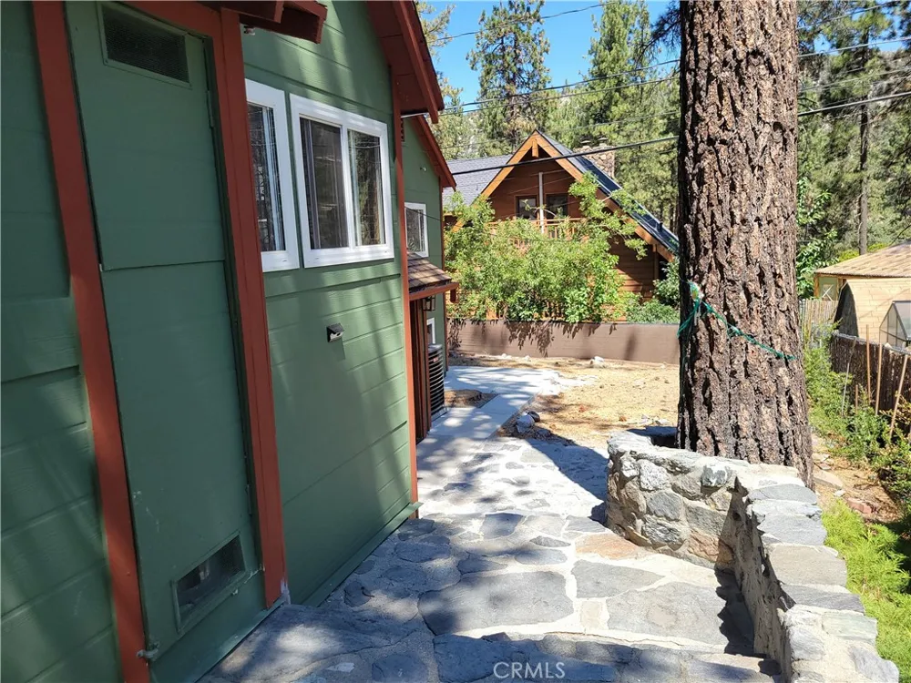 1116 Lark Road Wrightwood, CA 92397