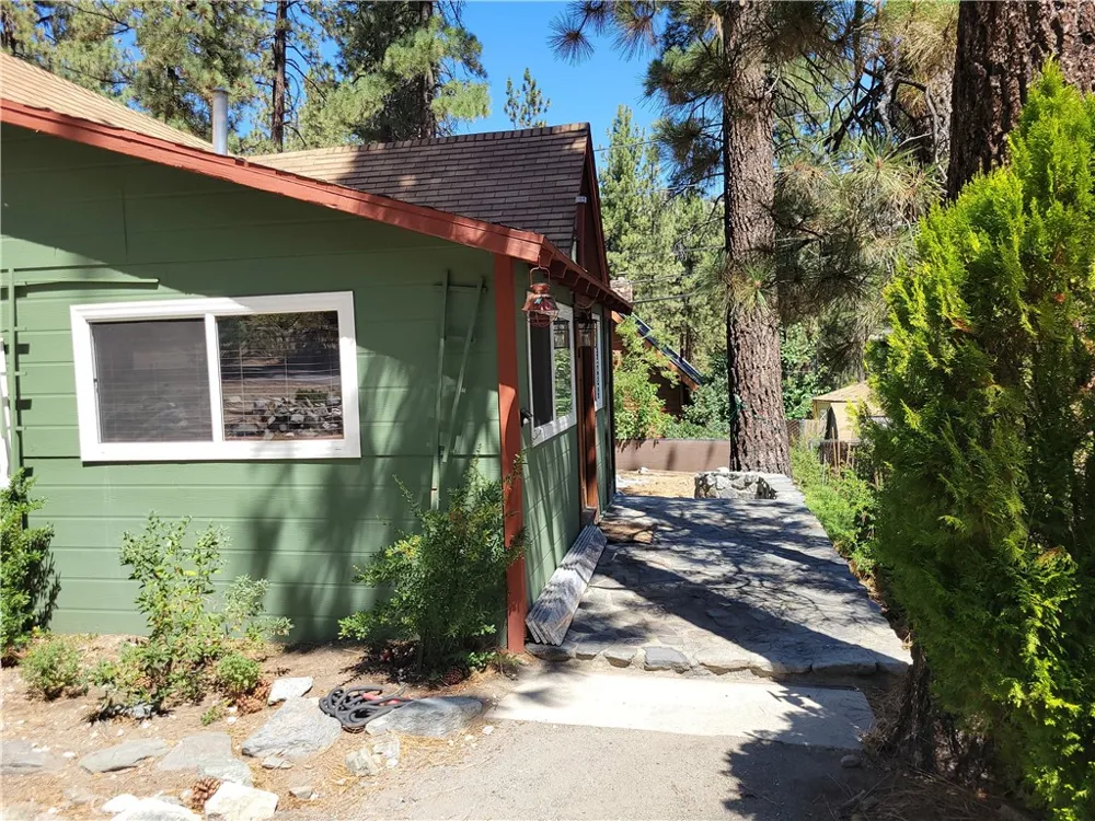 1116 Lark Road Wrightwood, CA 92397