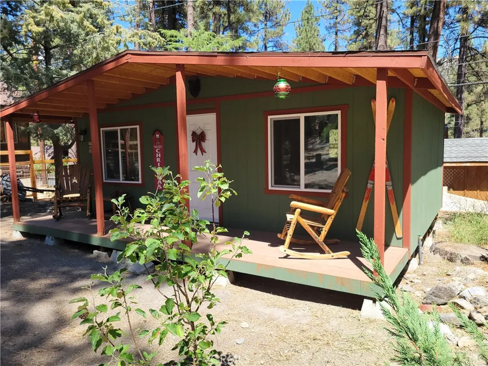 1116 Lark Road Wrightwood, CA 92397