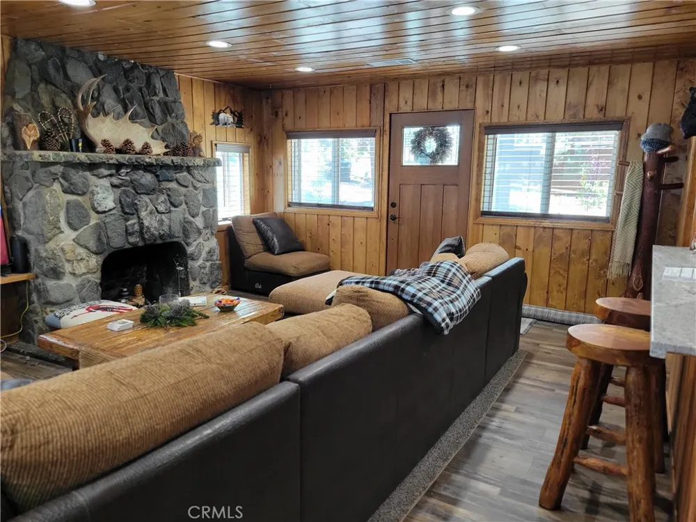 1116 Lark Road Wrightwood, CA 92397