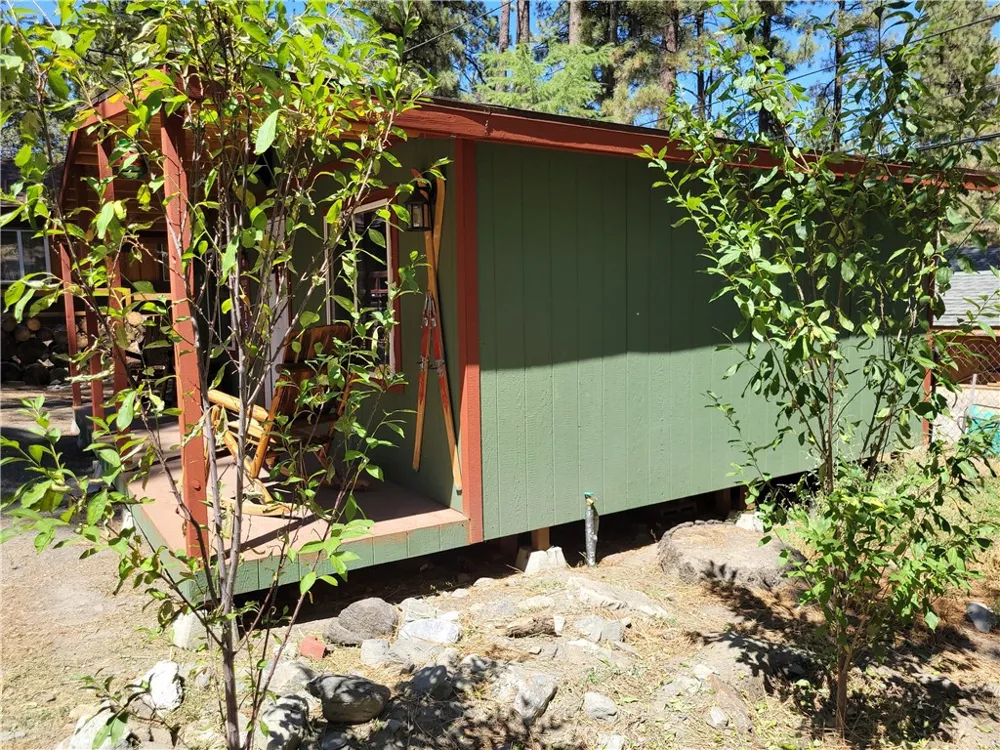 1116 Lark Road Wrightwood, CA 92397
