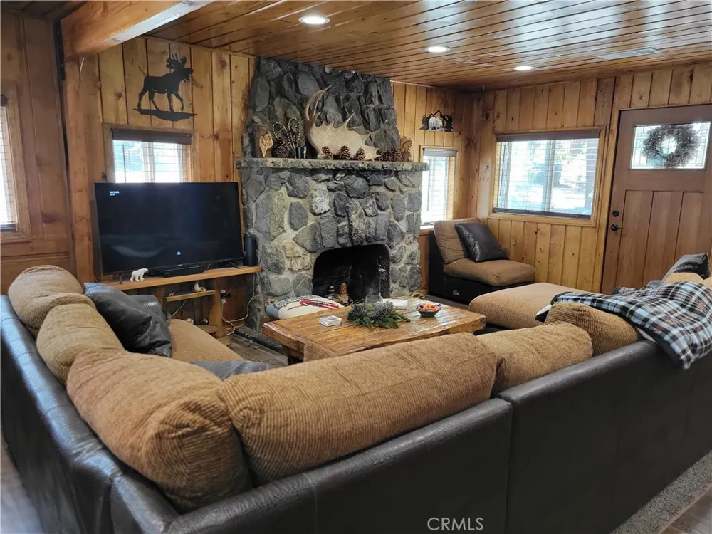 1116 Lark Road Wrightwood, CA 92397