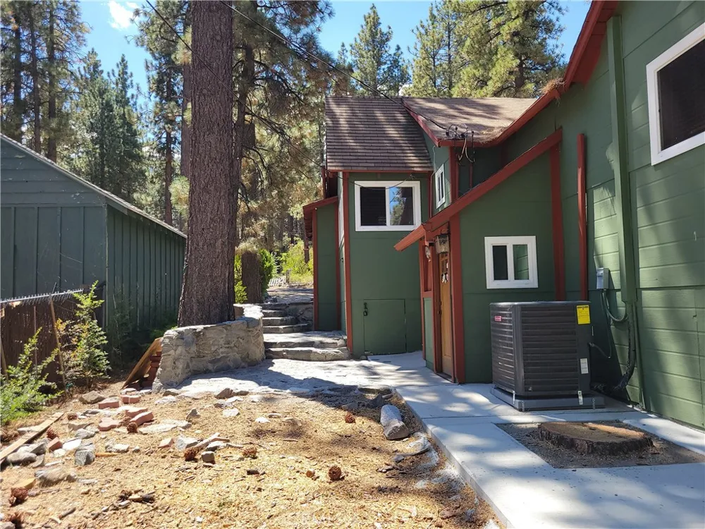 1116 Lark Road Wrightwood, CA 92397