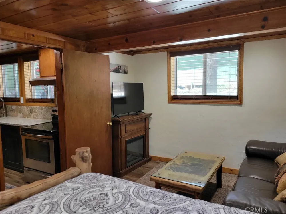 1116 Lark Road Wrightwood, CA 92397