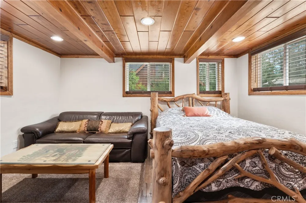 1116 Lark Road Wrightwood, CA 92397