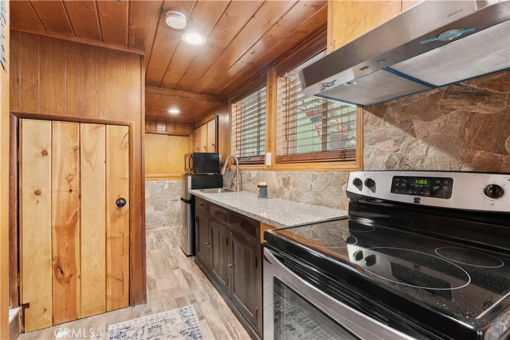 1116 Lark Road Wrightwood, CA 92397