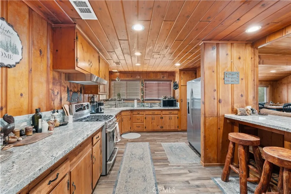 1116 Lark Road Wrightwood, CA 92397