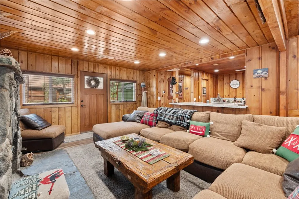 1116 Lark Road Wrightwood, CA 92397