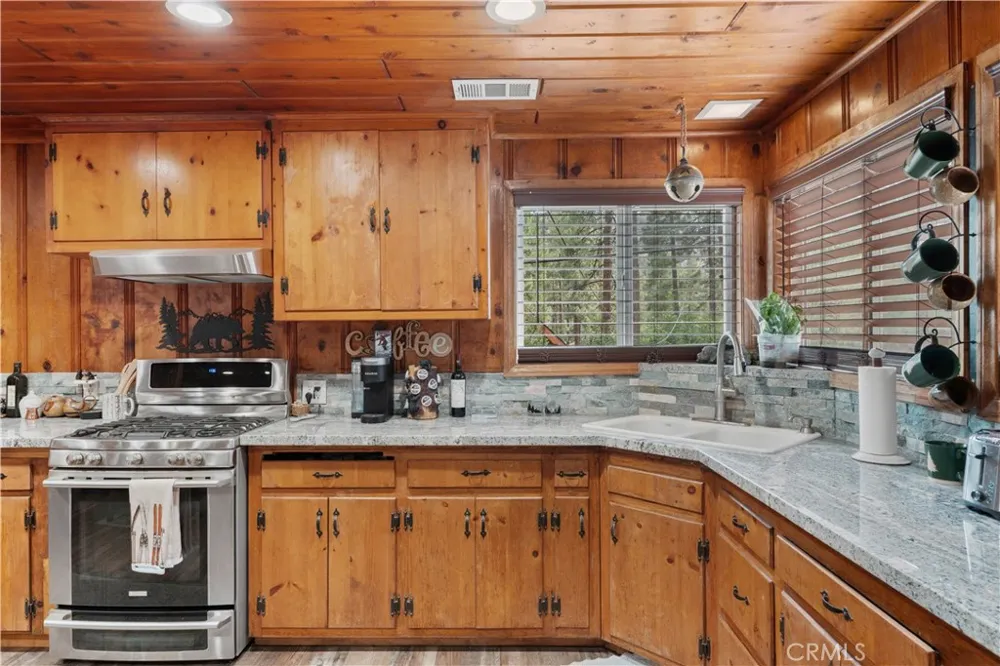 1116 Lark Road Wrightwood, CA 92397