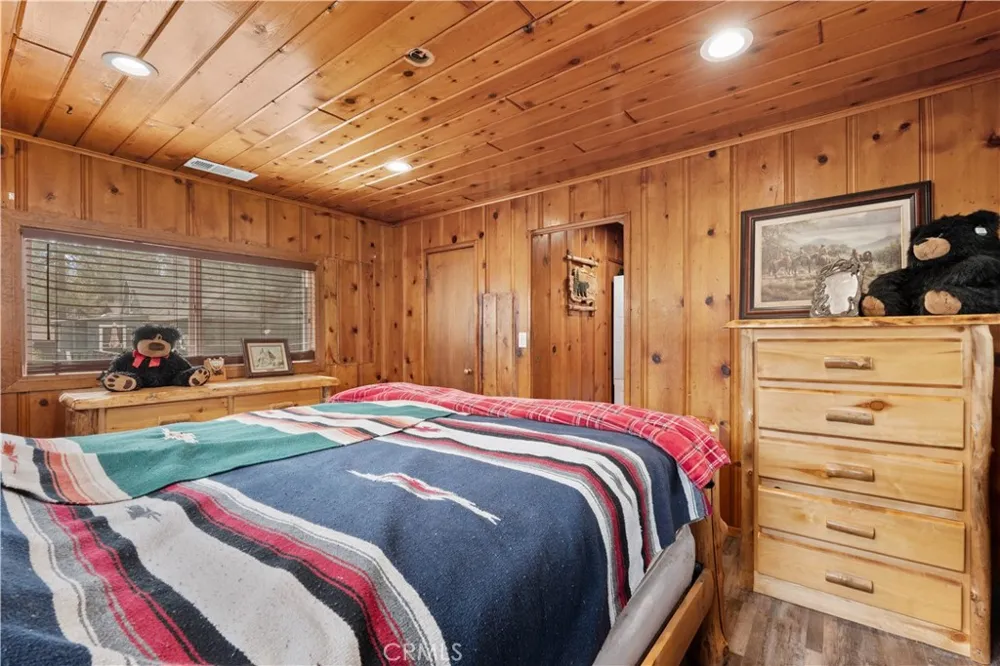 1116 Lark Road Wrightwood, CA 92397