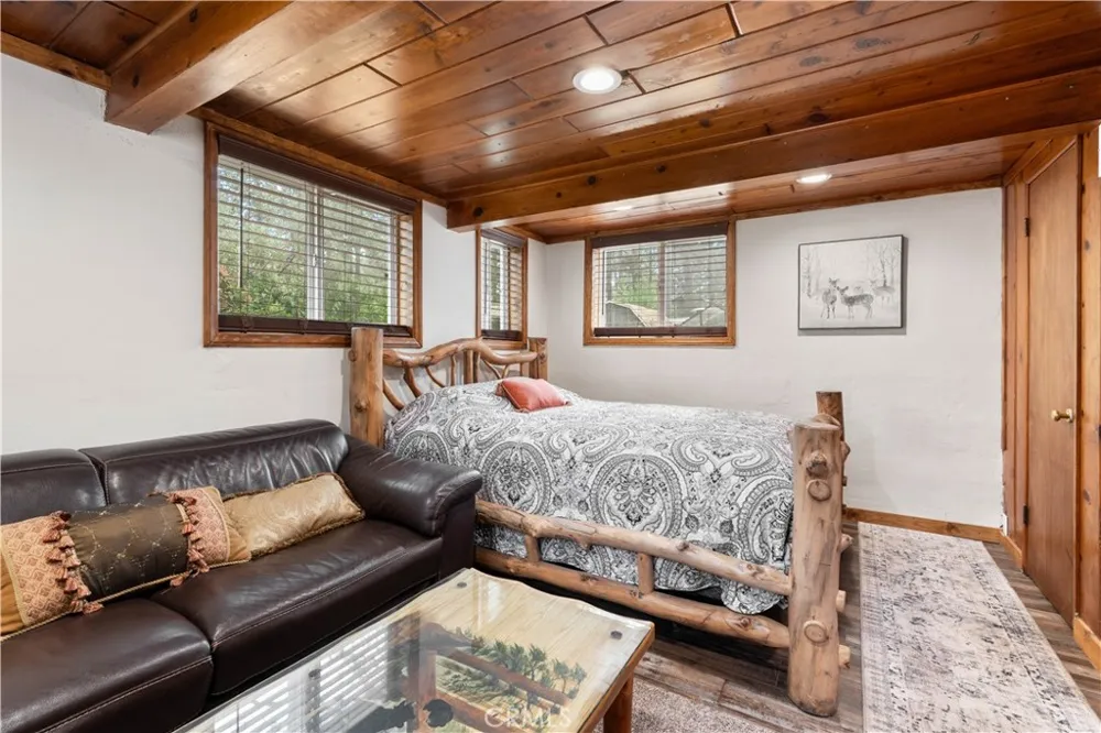 1116 Lark Road Wrightwood, CA 92397