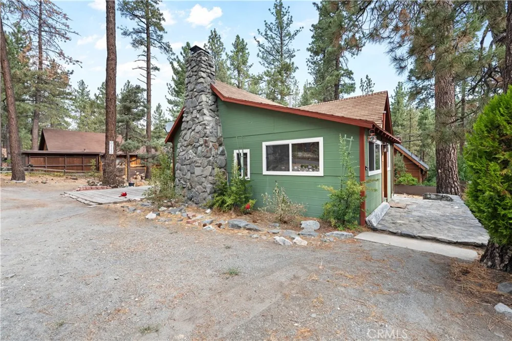 1116 Lark Road Wrightwood, CA 92397