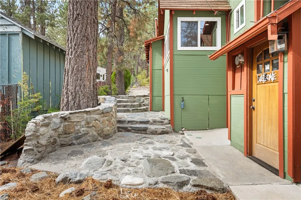1116 Lark Road Wrightwood, CA 92397