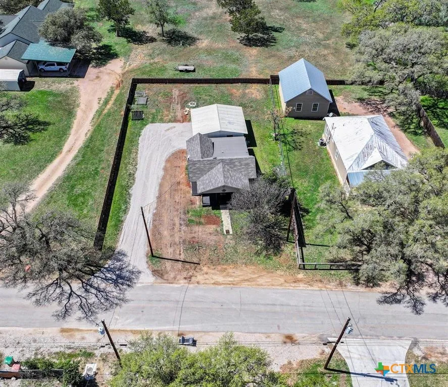 103 Avenue Q Johnson City, TX 78636