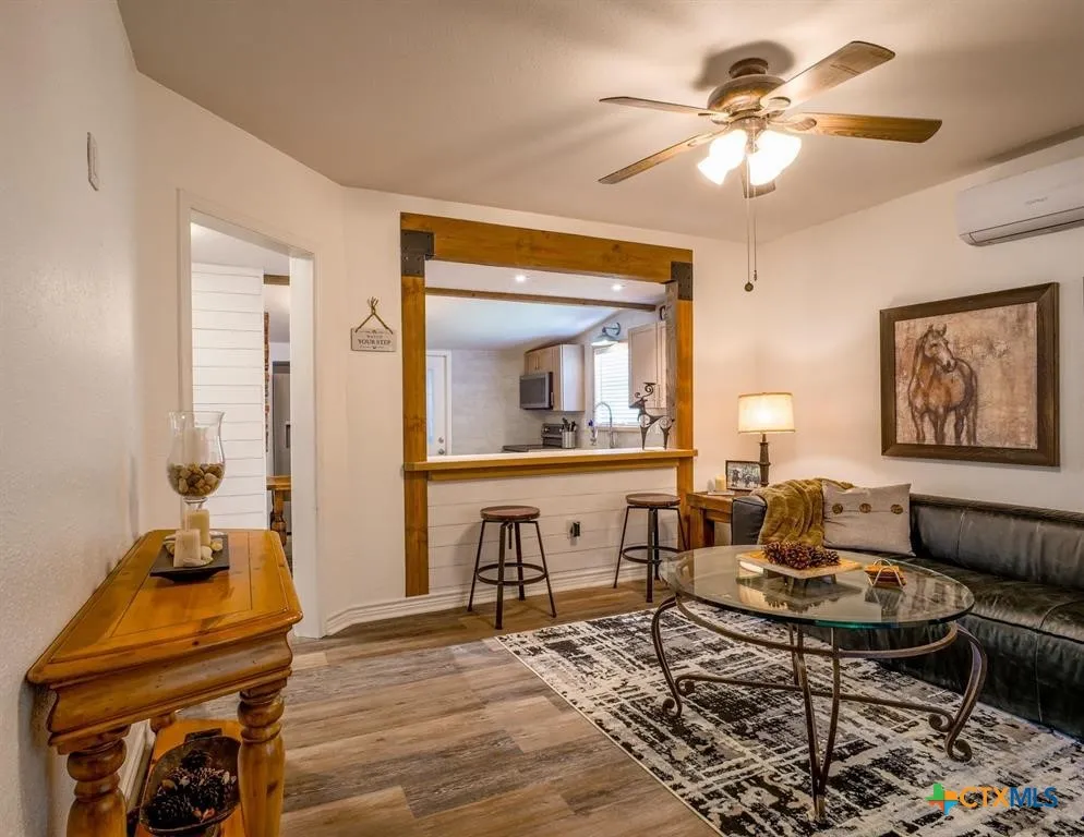 103 Avenue Q Johnson City, TX 78636