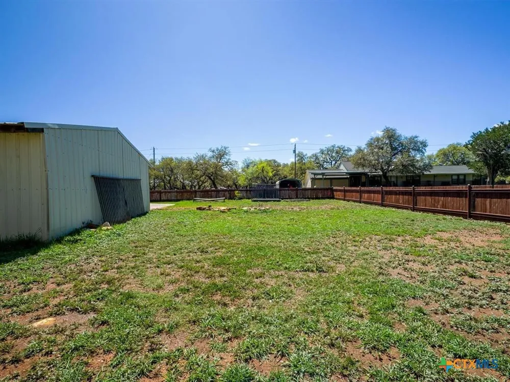 103 Avenue Q Johnson City, TX 78636