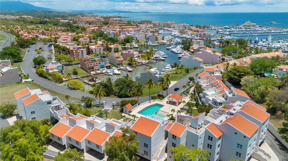 125 PALMARINA CLUB #12 Humacao, PR 00791
