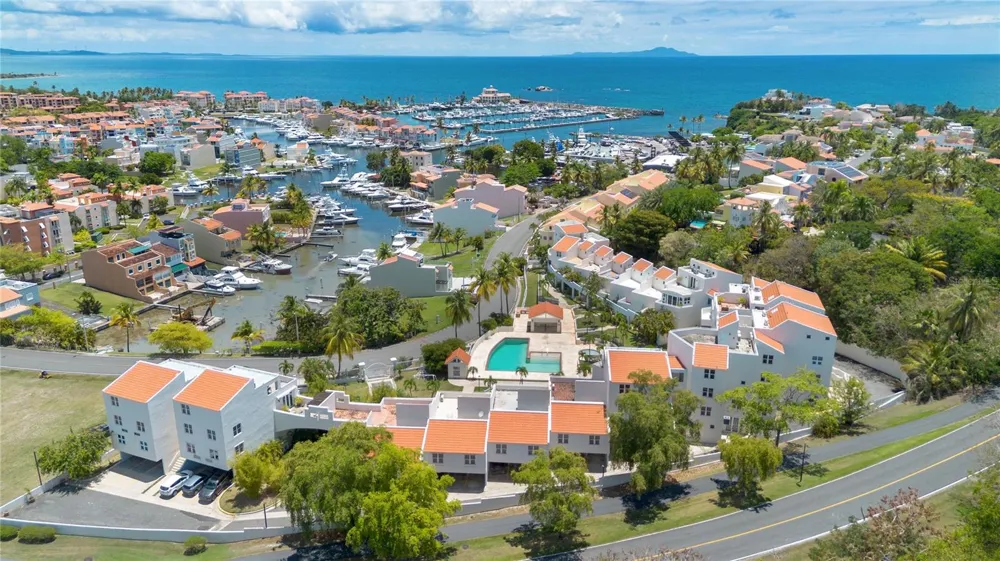 125 PALMARINA CLUB #12 Humacao, PR 00791