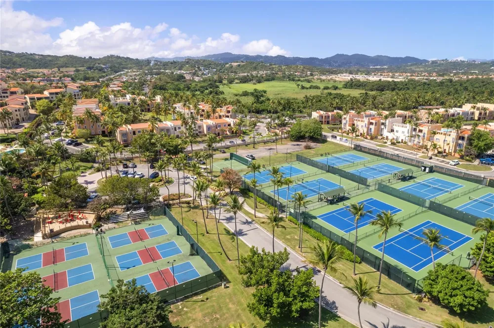 125 PALMARINA CLUB #12 Humacao, PR 00791