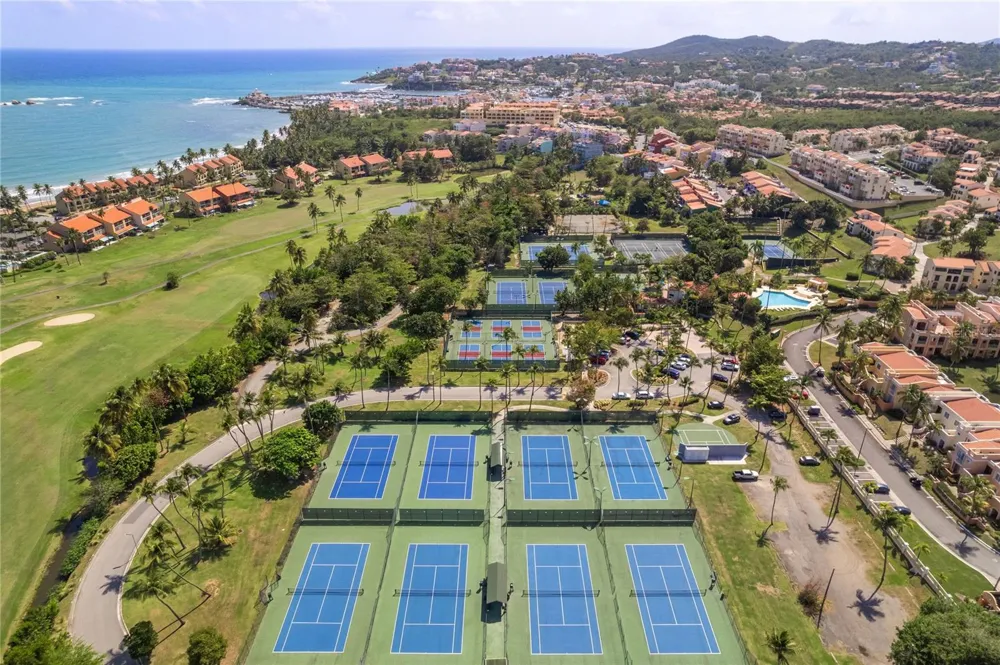 125 PALMARINA CLUB #12 Humacao, PR 00791